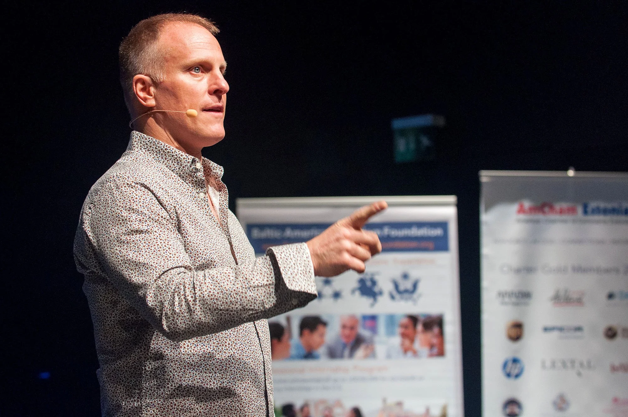 John K. Bates speaking to a leadership audience in Tallinn